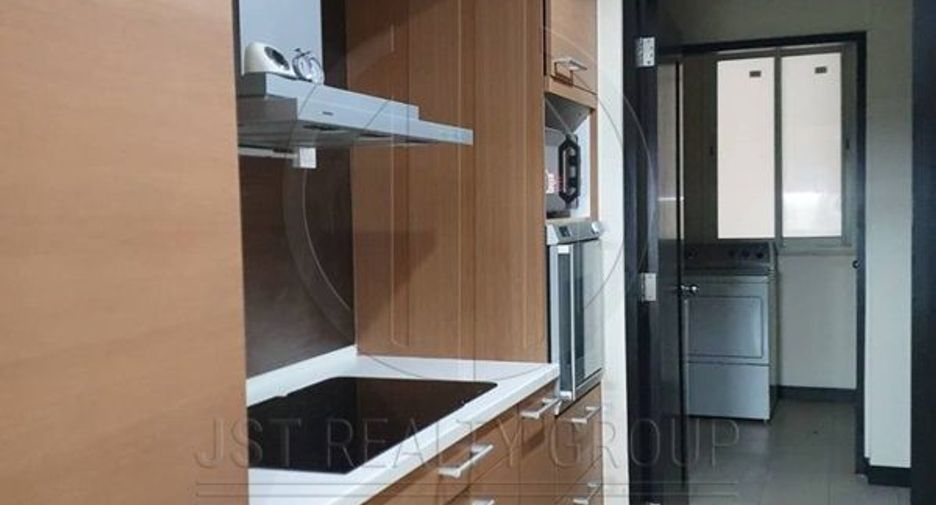 For rent 3 bedrooms condo in Pathum Wan, Bangkok
