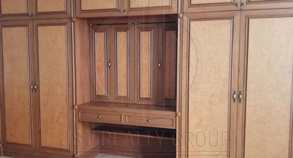 For rent 3 bedrooms condo in Pathum Wan, Bangkok