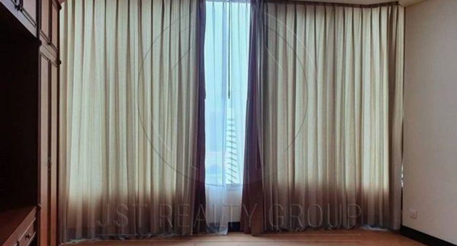 For rent 3 bedrooms condo in Pathum Wan, Bangkok