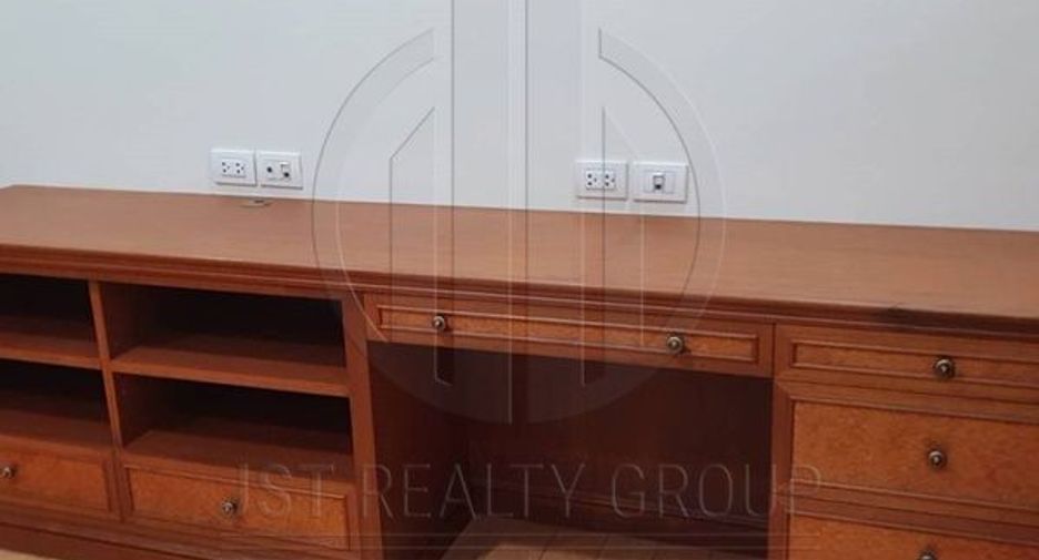 For rent 3 bedrooms condo in Pathum Wan, Bangkok