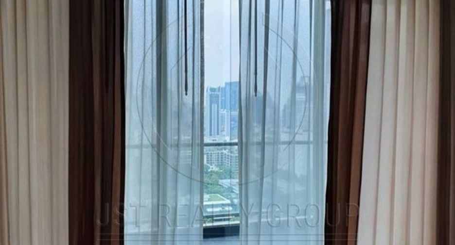 For rent 3 bedrooms condo in Pathum Wan, Bangkok