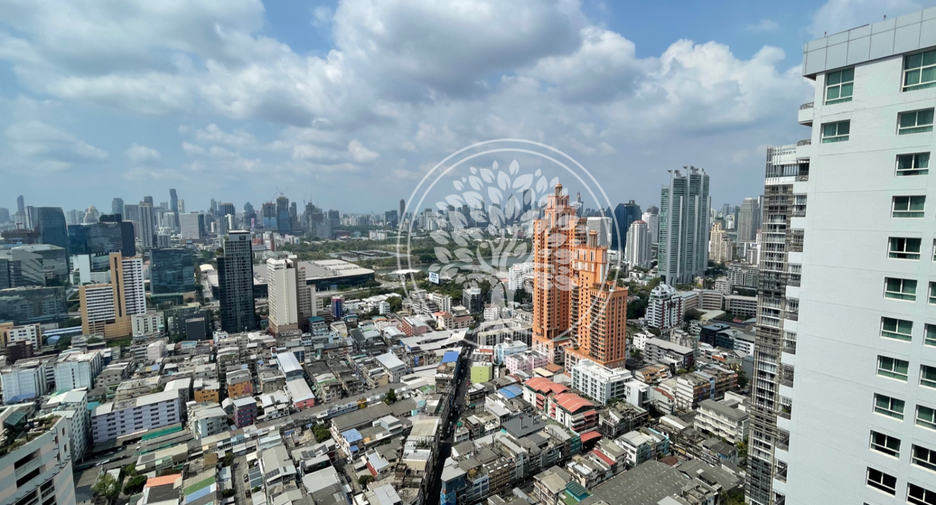 For rent 2 bedrooms condo in Khlong Toei, Bangkok
