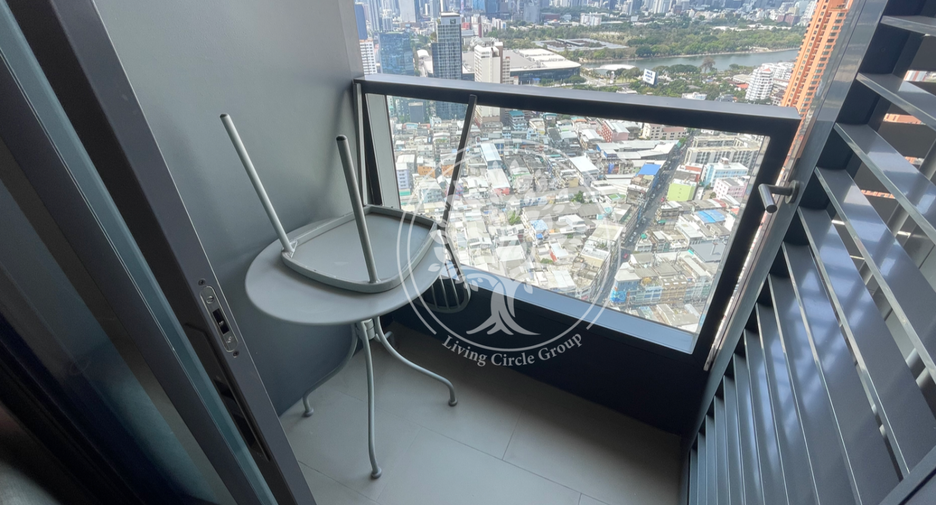 For rent 2 bedrooms condo in Khlong Toei, Bangkok