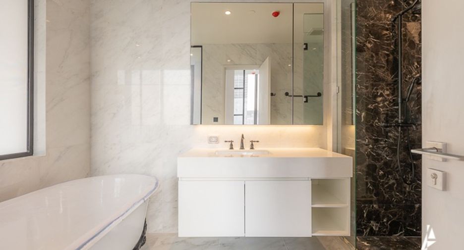 For sale 3 bedrooms condo in Pathum Wan, Bangkok