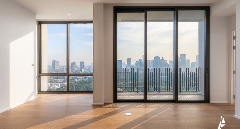 For sale 3 bedrooms condo in Pathum Wan, Bangkok