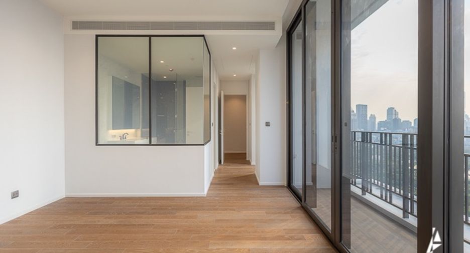 For sale 3 bedrooms condo in Pathum Wan, Bangkok