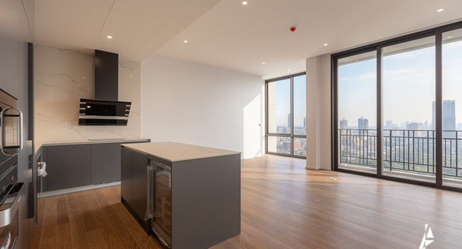 For sale 3 bedrooms condo in Pathum Wan, Bangkok