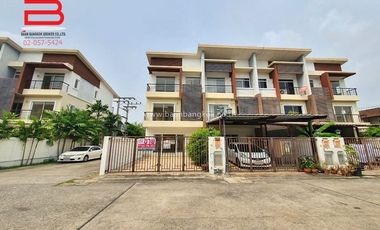 For sale 3 bedrooms townhouse in Wang Thonglang, Bangkok