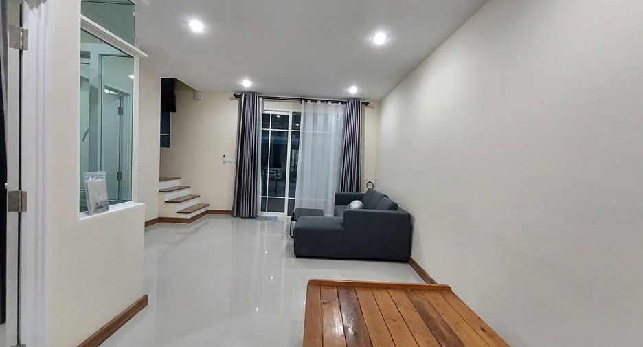 For rent 4 Beds townhouse in San Sai, Chiang Mai