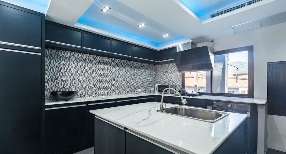 For rent 3 bedrooms apartment in Mueang Phuket, Phuket