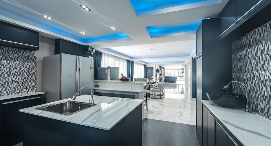 For rent 3 bedrooms apartment in Mueang Phuket, Phuket