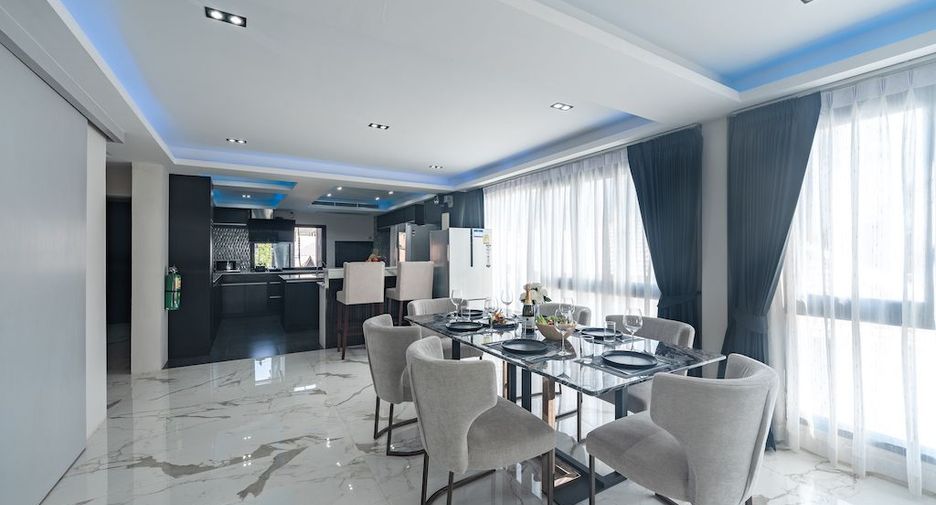 For rent 3 bedrooms apartment in Mueang Phuket, Phuket