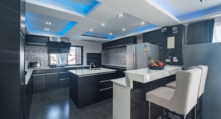 For rent 3 bedrooms apartment in Mueang Phuket, Phuket