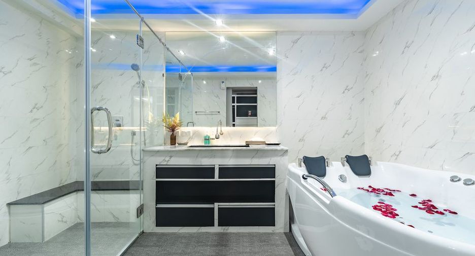 For rent 3 bedrooms apartment in Mueang Phuket, Phuket