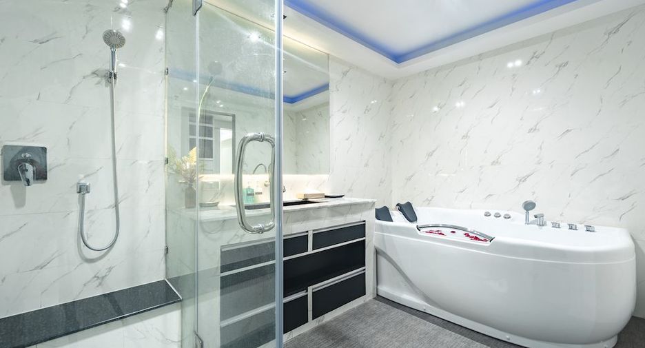 For rent 3 bedrooms apartment in Mueang Phuket, Phuket