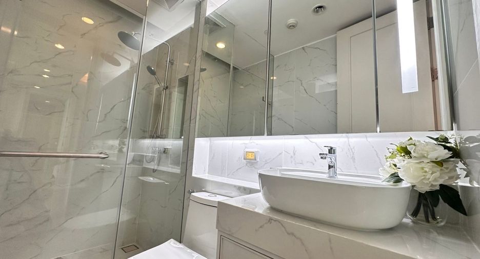 For rent and for sale 2 bedrooms condo in Pathum Wan, Bangkok