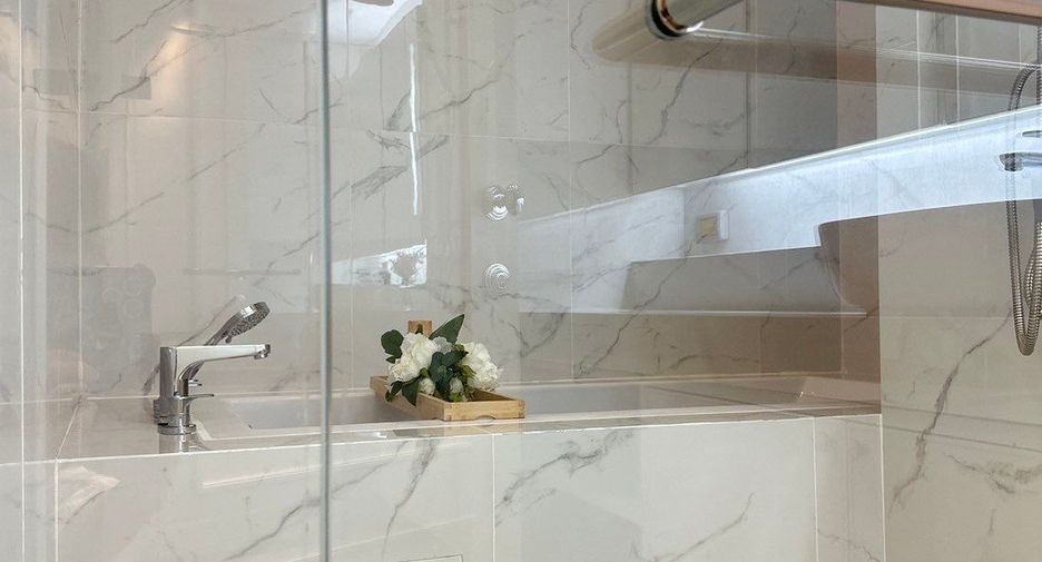 For rent and for sale 2 bedrooms condo in Pathum Wan, Bangkok