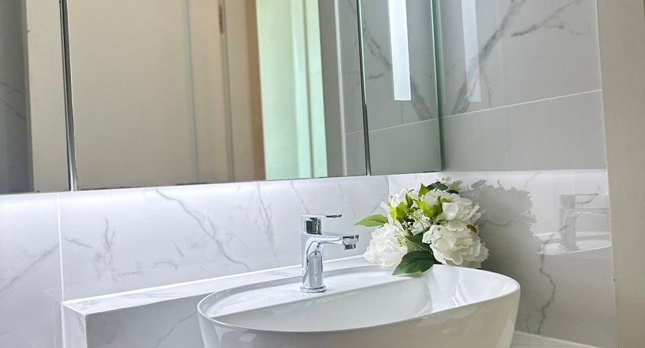 For rent and for sale 2 bedrooms condo in Pathum Wan, Bangkok