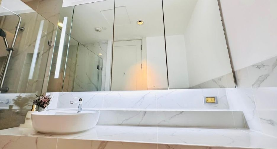 For rent and for sale 2 bedrooms condo in Pathum Wan, Bangkok