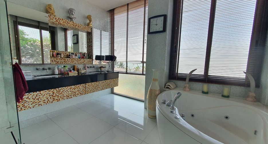 For sale 3 bedrooms condo in Bang Lamung, Chonburi