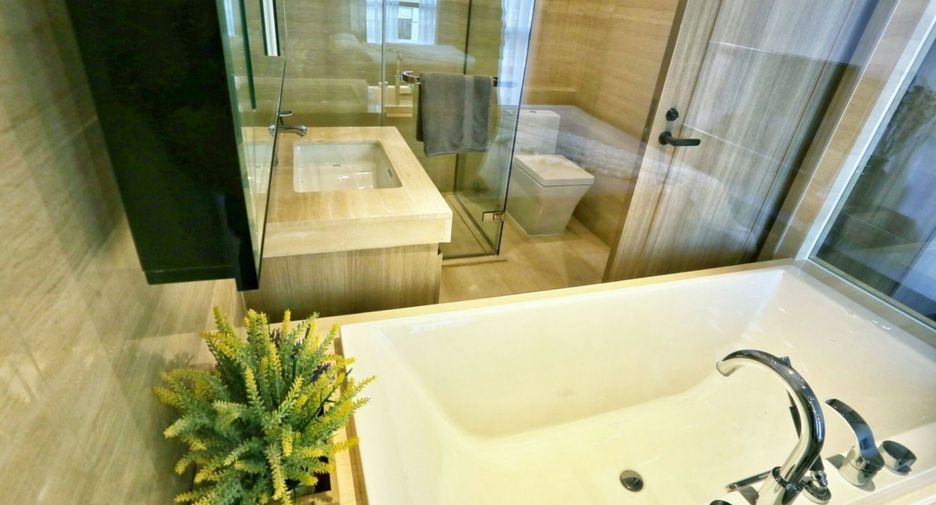 For sale 2 bedrooms condo in Khlong Toei, Bangkok