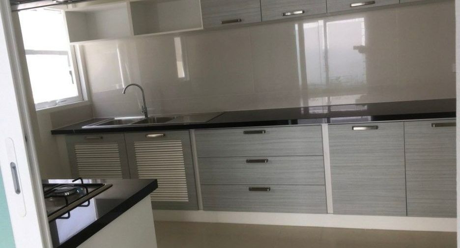 For sale 4 bedrooms house in Bang Na, Bangkok