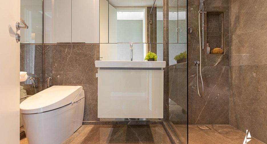 For rent and for sale 2 bedrooms condo in Pathum Wan, Bangkok