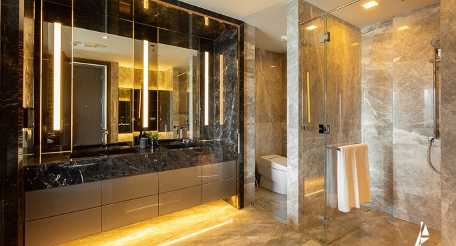 For rent and for sale 2 bedrooms condo in Pathum Wan, Bangkok