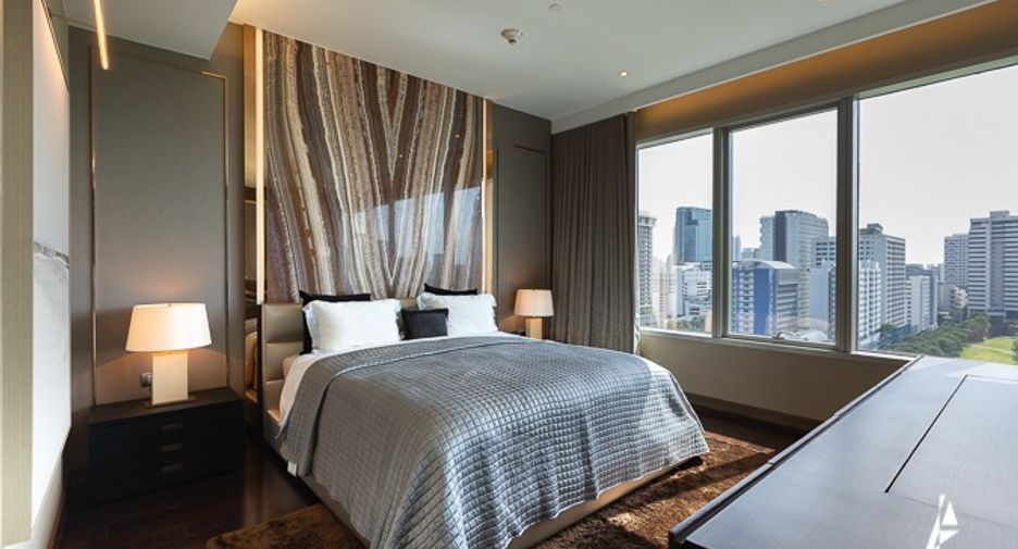 For rent and for sale 2 bedrooms condo in Pathum Wan, Bangkok