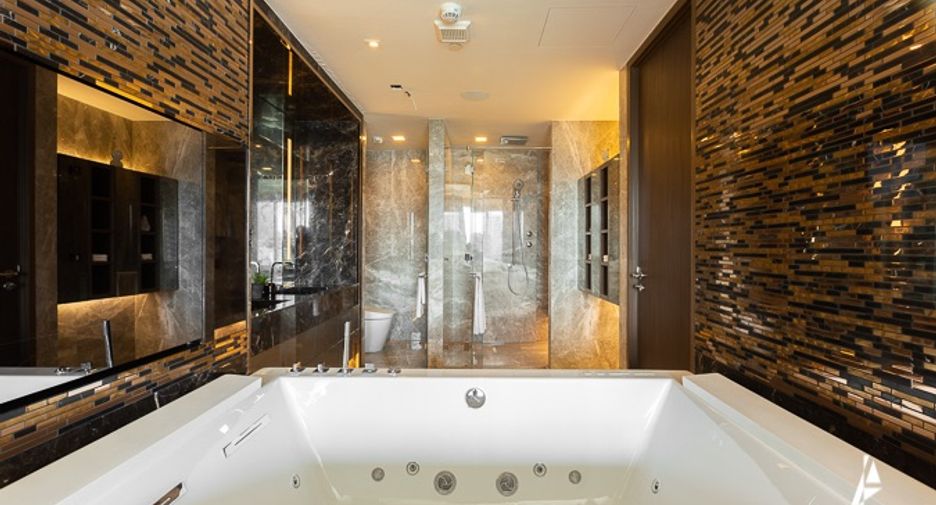 For rent and for sale 2 bedrooms condo in Pathum Wan, Bangkok