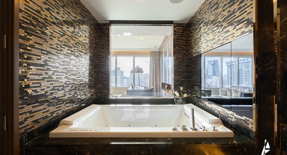 For rent and for sale 2 bedrooms condo in Pathum Wan, Bangkok