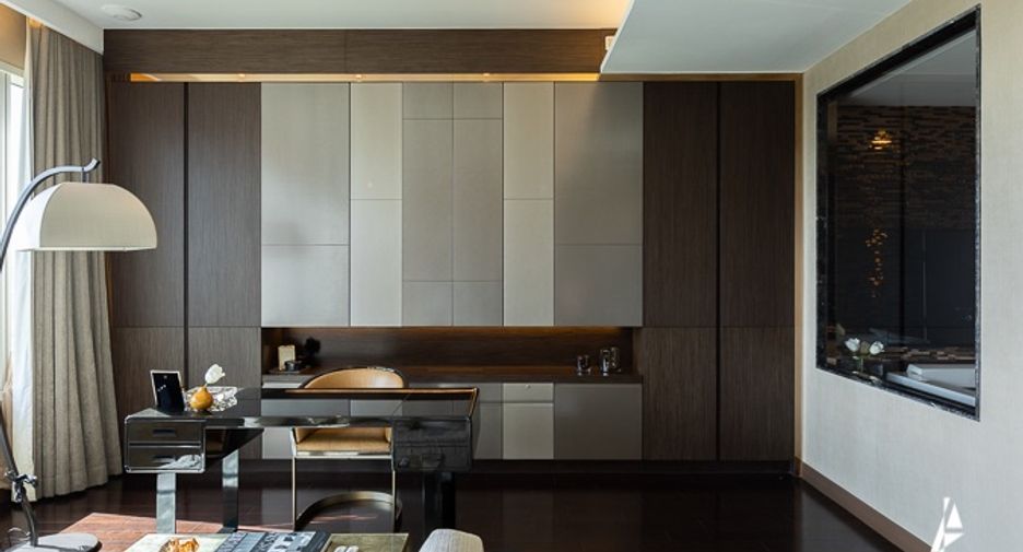 For rent and for sale 2 bedrooms condo in Pathum Wan, Bangkok