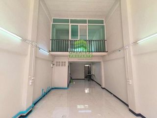 For sale 3 Beds retail Space in Lat Phrao, Bangkok