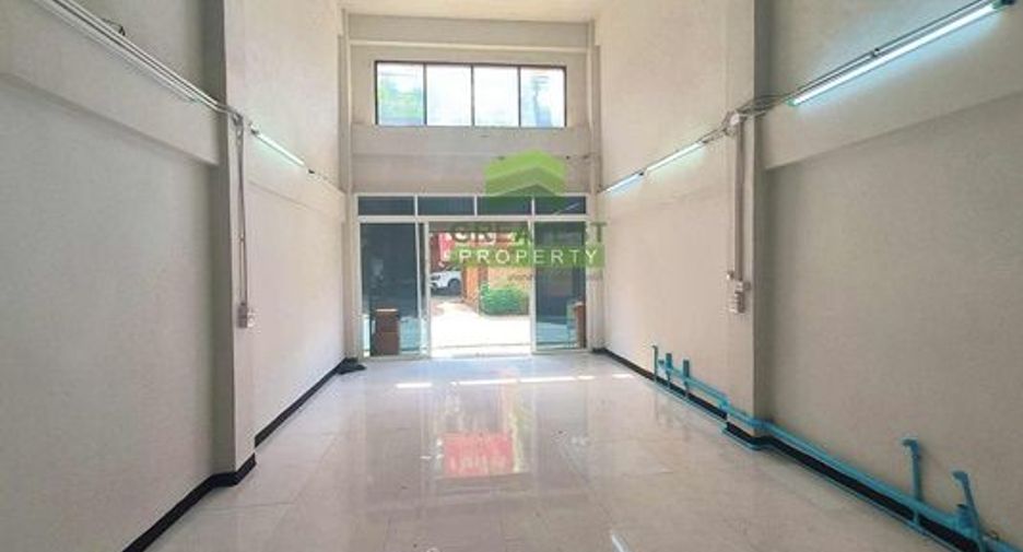 For sale 3 bed retail Space in Lat Phrao, Bangkok