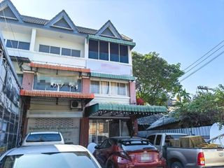For sale 3 bed retail Space in San Kamphaeng, Chiang Mai