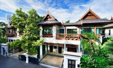 À louer 4 chambres maison à Yan Nawa, Bangkok