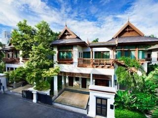 À louer 4 chambres maison à Yan Nawa, Bangkok