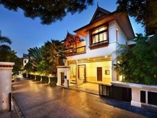 À louer 4 chambres maison à Yan Nawa, Bangkok