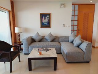 Apartment zur Miete mit 3 Zimmer in Yan Nawa, Bangkok