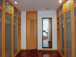 Apartment zur Miete mit 3 Zimmer in Yan Nawa, Bangkok