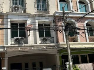 For rent 5 Beds retail Space in Mueang Nonthaburi, Nonthaburi