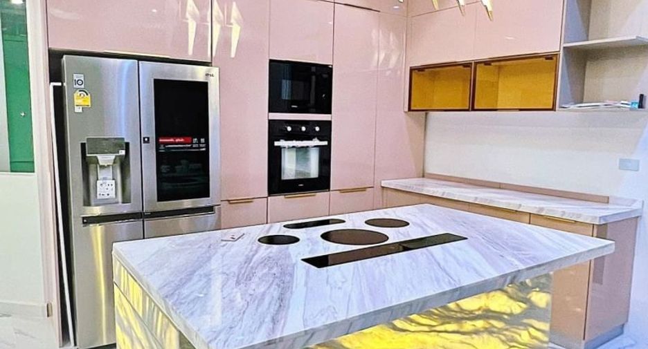For rent and for sale 5 bedrooms house in Mueang Nonthaburi, Nonthaburi