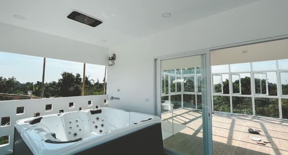 For rent and for sale 5 bedrooms house in Mueang Nonthaburi, Nonthaburi