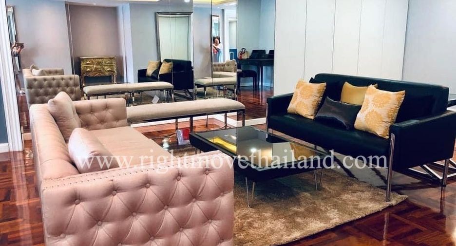 For sale 3 bedrooms condo in Watthana, Bangkok