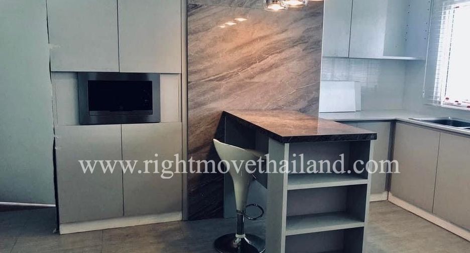 For sale 3 bedrooms condo in Watthana, Bangkok