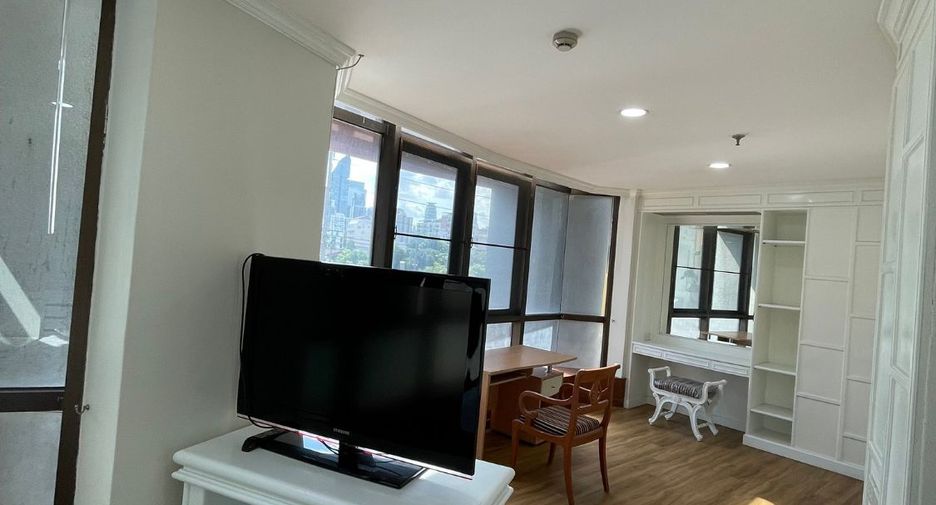 For rent 2 bed house in Watthana, Bangkok