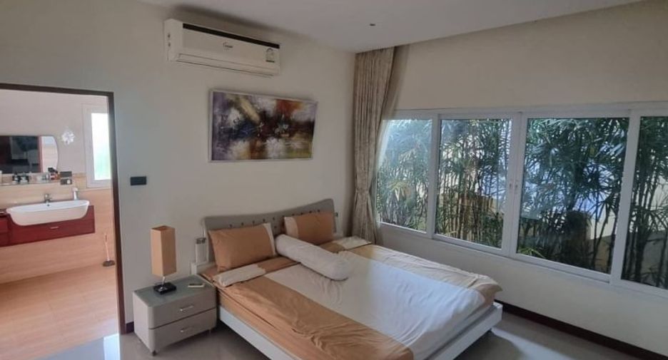 For rent 4 bedrooms villa in Mueang Phuket, Phuket