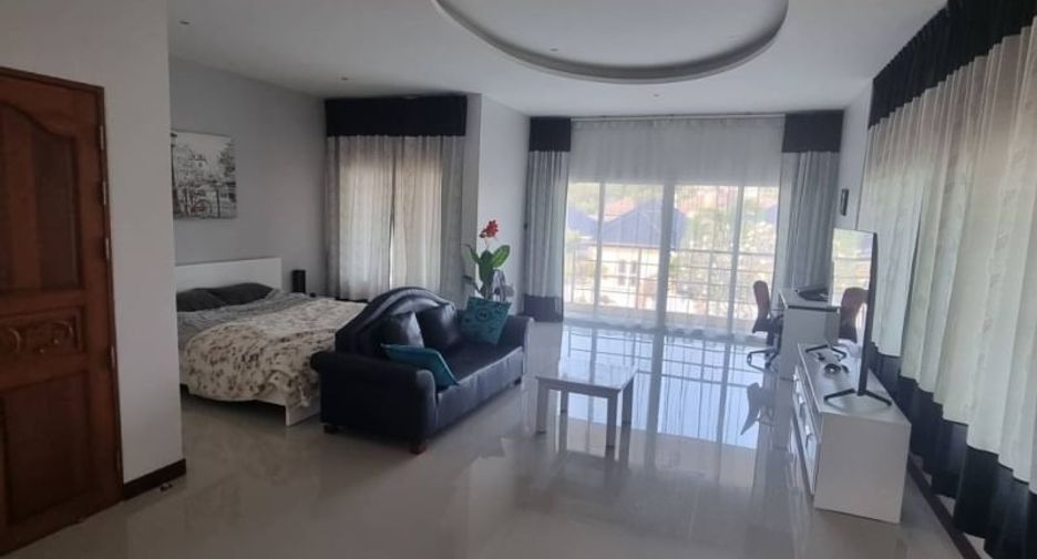 For rent 4 bedrooms villa in Mueang Phuket, Phuket
