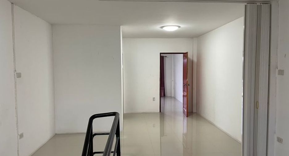 For rent and for sale 2 bed retail Space in Si Racha, Chonburi