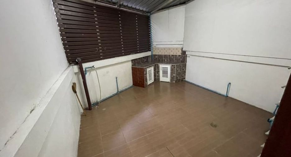 For sale 2 bedrooms retail Space in Si Racha, Chonburi